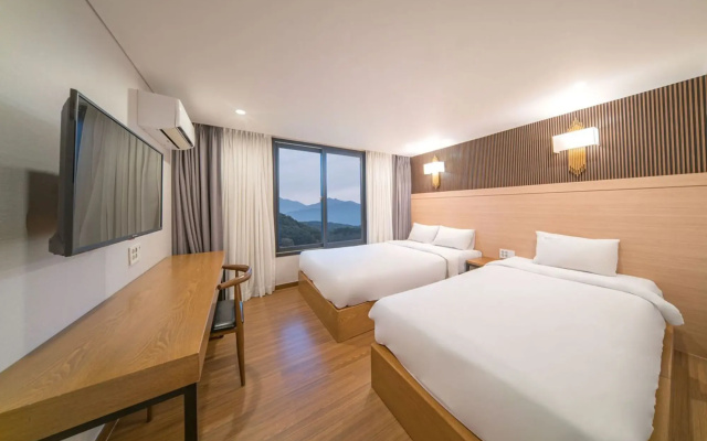 Two-Y-Hotel