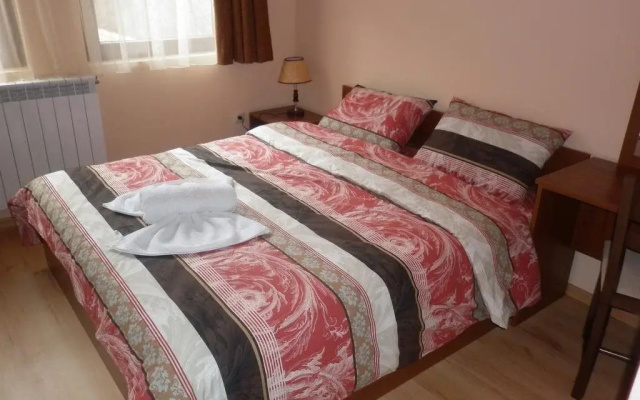 Semeen Hotel Han Dyavolski Vodi