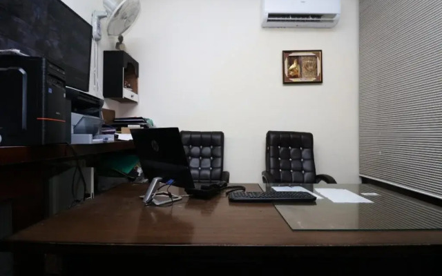 The Classic By OYO Rooms
