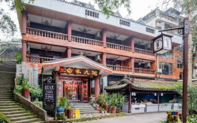 Lei's Courtyard Holiday Hotel