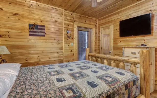 Family Ties Lodge by Jackson Mountain Rentals