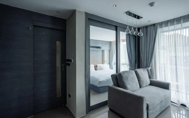 Condo Near Beach Rooftop Pool C252