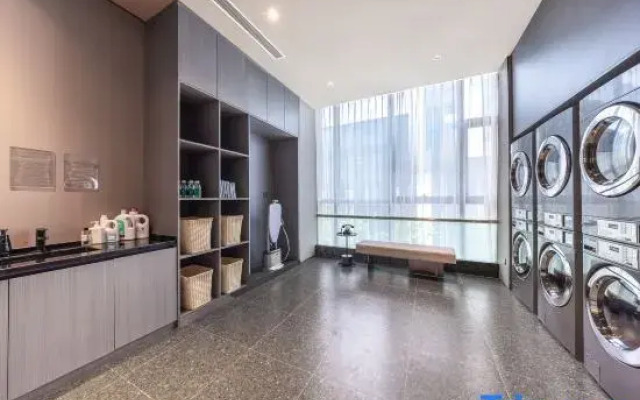Tai Zhou Hai Ling Ying Chun Dong Lu Atour Hotel