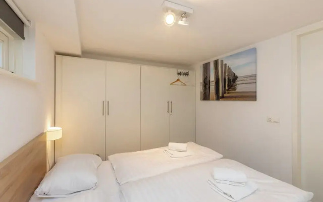 Beachside Modern Holiday Home for 6