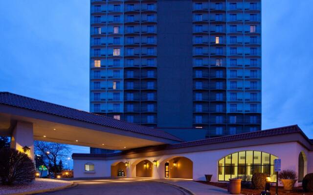 Отель La Quinta Inn & Suites by Wyndham Minneapolis Bloomington W США, Блумингтон - отзывы, цены и фото номеров - забронировать отель La Quinta Inn & Suites by Wyndham Minneapolis Bloomington W онлайн вид на фасад