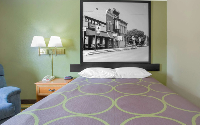 Super 8 by Wyndham Champaign