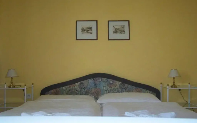 Hotel Senator