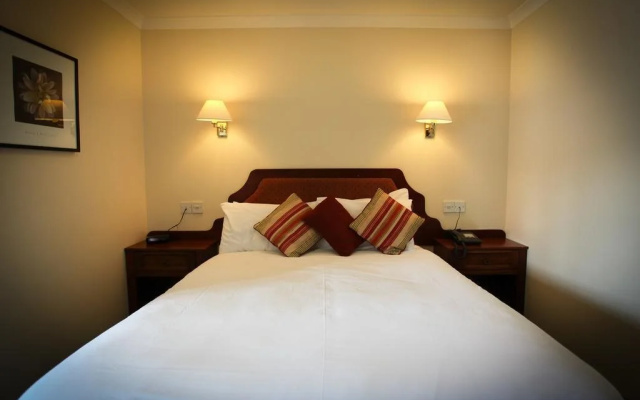 Clan Macduff Hotel