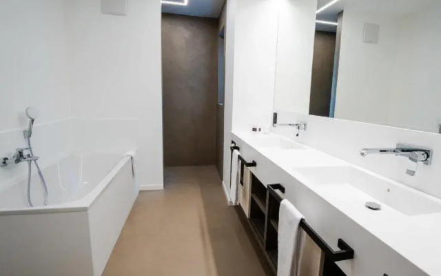 CHRIZZ Rooms