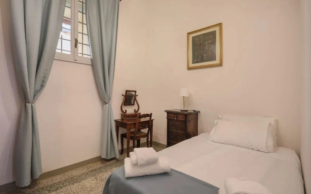 2 Bedroom Apartment in Florence's Heart