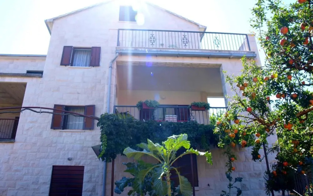 Apartments Janja Postira
