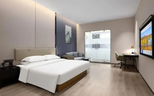 Blue Coast International Hotel (Guangzhou Baiyun Railway Station · Sanyuanli Metro Station)