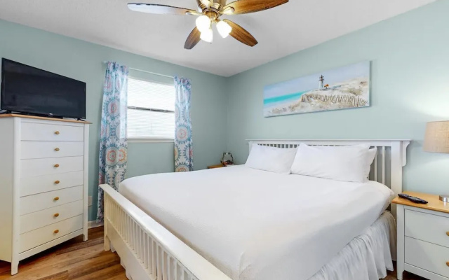 Beach View 3br/2ba W/pools Sleeps 8