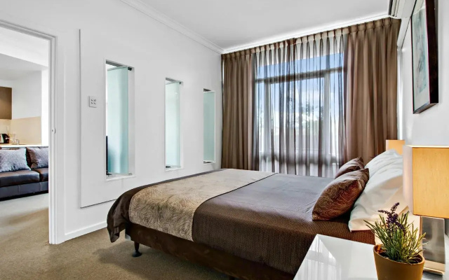 Adelaide DressCircle Apartments - Ward St