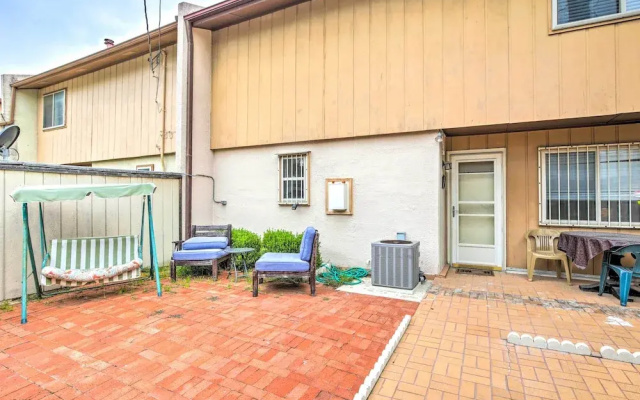 Pet-friendly Dallas Townhome w/ Outdoor Grill
