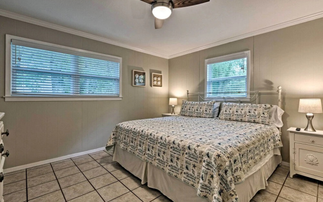 Ocean Springs Getaway - Walk to Beach & Downtown!