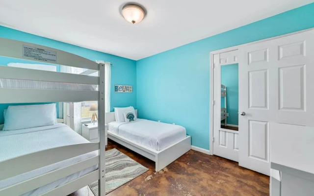 3br/2ba Full Condo w/ Pool & Gym, Sleeps 7