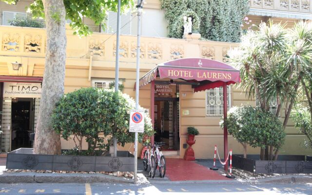 Hotel Laurens Генуя вид на фасад