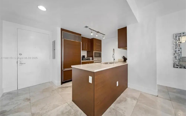 The Bay Suites - W Miami