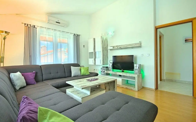 HOUSE Nevenka