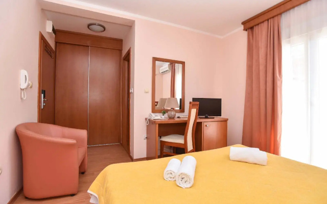 Apartments Mena