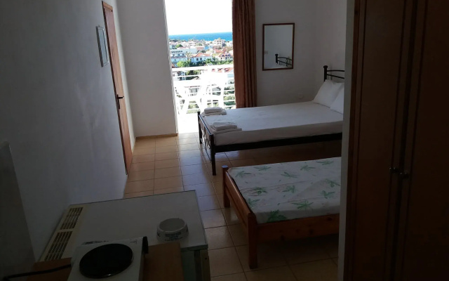 Yanna Studios & Apartments