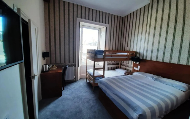 Adelphi Hotel