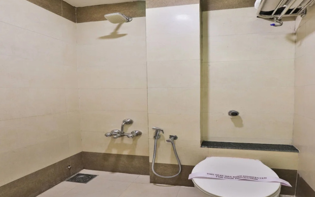OYO 2466 Laljis Hotel