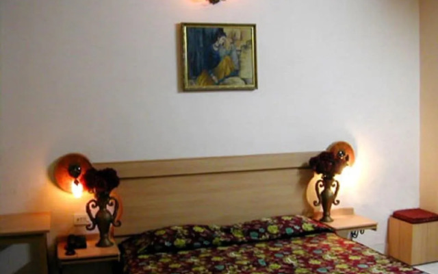 Hotel Pushpak International