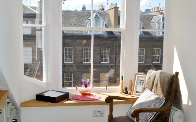 2 Bedroom Flat In Heart Of New Town