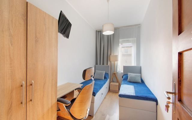2 Bed Flat - Sleeps 8 - Parking - Wifi