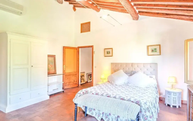 Hilltop Holiday Home in San Miniato with Hot Tub