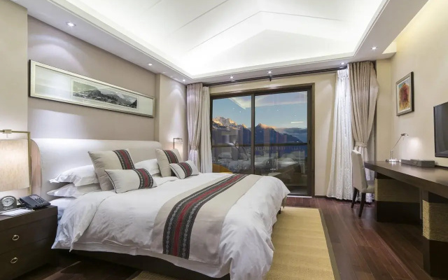 Lijiang Patio Luxury Hotel and Resort
