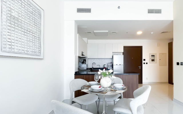 Bright 2bed Family Home: Pool, Gym & Kids Play