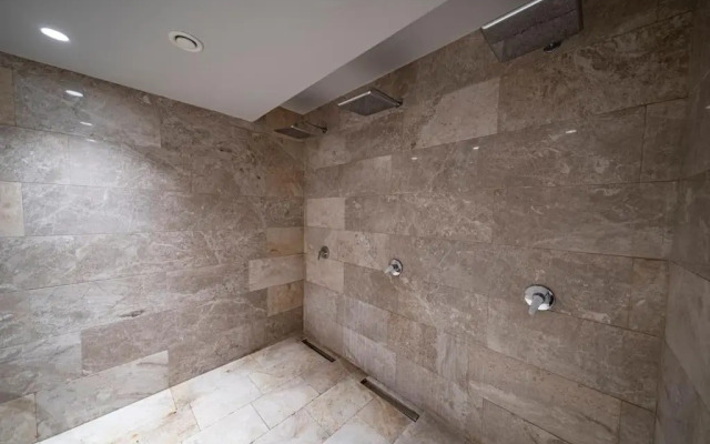 Superior, classy residence,7/24 Security,2 bedroom ( Benesta 124 )