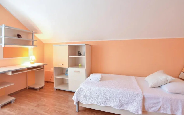 Stunning Home in Dugopolje With Wifi and 4 Bedrooms