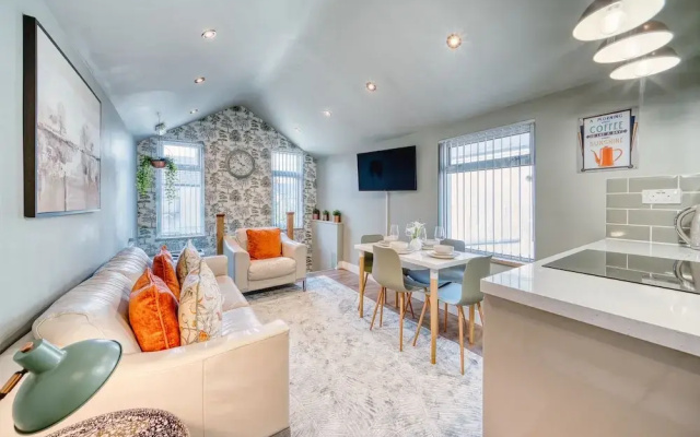 Stylish 2Bed 10 min to Centre Garden