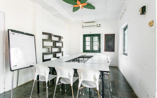 RedDoorz Plus near Taman Sari 2