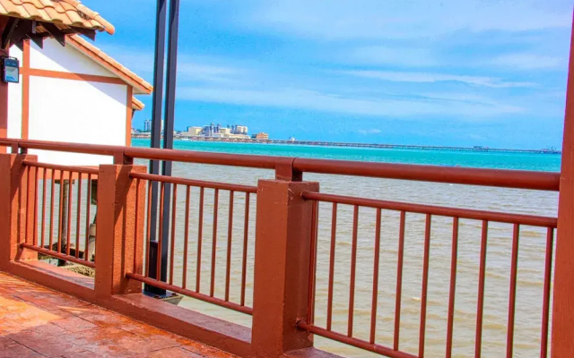 AlexaPD Private Water Chalets