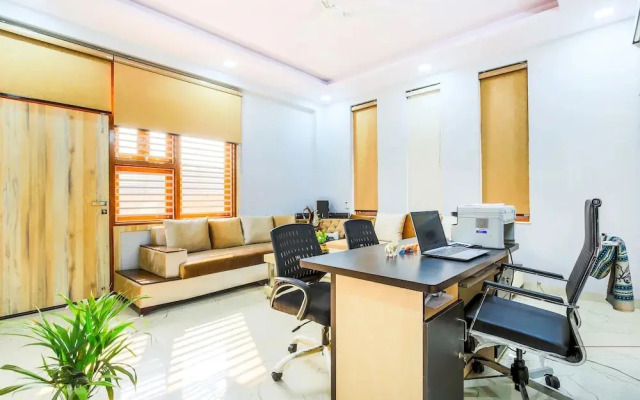 SR 1 by FabHotel