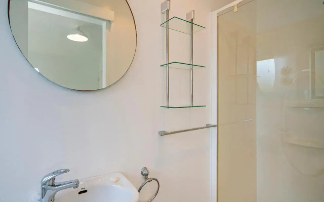 Manuka Bach - Matarangi Holiday Home