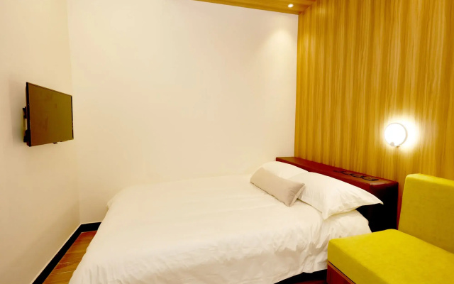 Meego Youth Hotel Shanghai Jingan