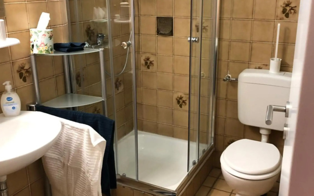1 Zimmer Appartment, OG rechts, 108 A
