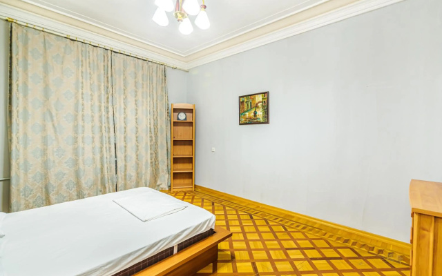 M Estate. Targovu. Nizami Street 4 room. (021).