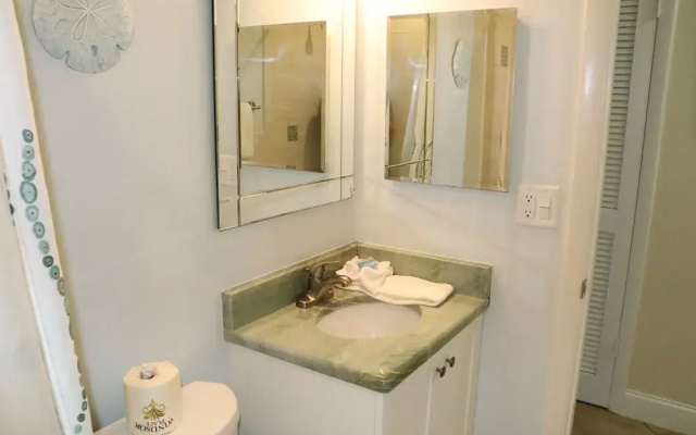 Jamaica Royale - 705 - 2 Br Condo