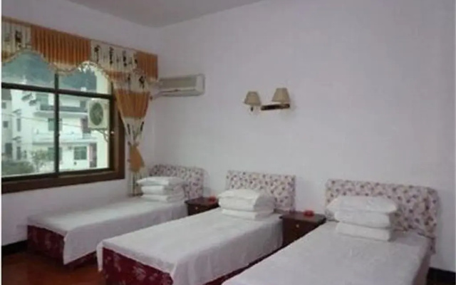 Wuyuan Longhu Hostel