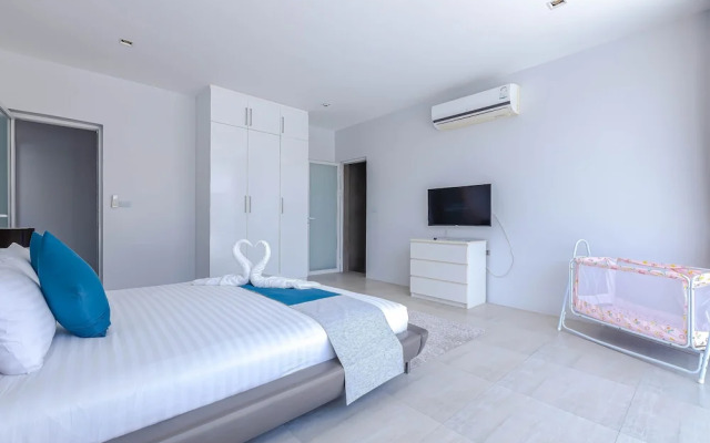 Luxury Modern 4 BR Pool Villa - PH111