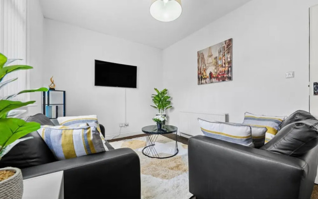 Smart Studio Ensuite Leeds Near City Centre Street Parking
