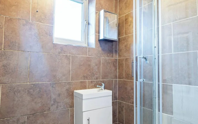 Elegant Spacious Home Close to City & Stadium