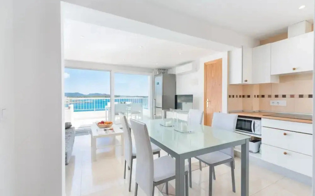 Luisamar Sea View in S Illot-cala Morlanda